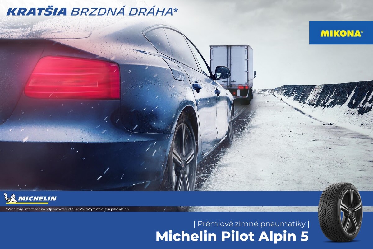 Ilustračná fotografia pneumatiky Michelin Pilot Alpin 5 na zasneženej ceste so zdôraznením kratšej brzdnej dráhy a istého zastavenia vozidla.